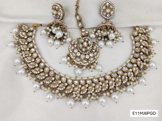 Meenakari Ethnic Kundan & Pearl Set - Choker, Earrings & Mangtikka in Mehendi Color - White