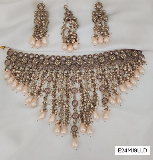 Meenakari Ethnic Kundan & Pearl Set - Choker, Earrings & Mangtikka in Mehendi Color - Plain