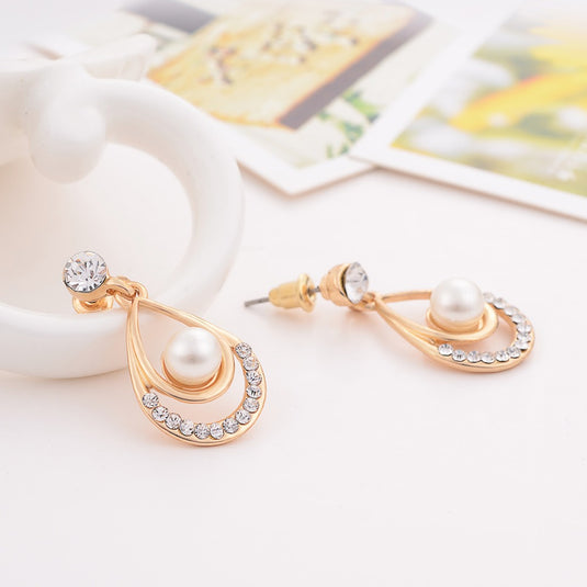 Beautiful Crystal Studded Pearl Pendant Necklace with Earrings Set