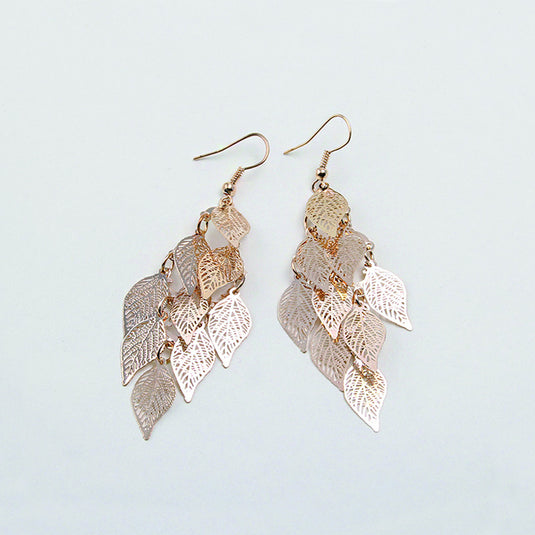 Exquisite Ethnic Flower Designed Filigree Earrings in Gold