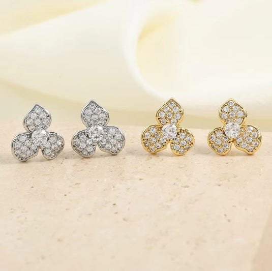 Premium AAA Grade Cubic Zircon/American Diamond Stud Earrings