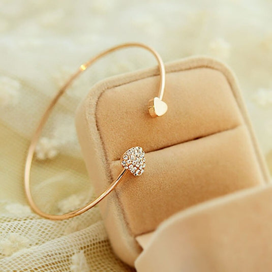 Vintage Fashion cuff bangle to go for any occasion