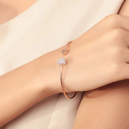 Vintage Fashion cuff bangle to go for any occasion