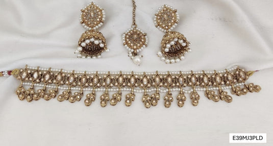 Meenakari Ethnic Kundan & Pearl Set - Choker, Earrings & Mangtikka in Mehendi Color - Plain, Multicolor