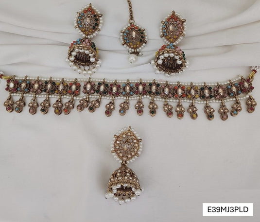 Meenakari Ethnic Kundan & Pearl Set - Choker, Earrings & Mangtikka in Mehendi Color - Plain, Multicolor