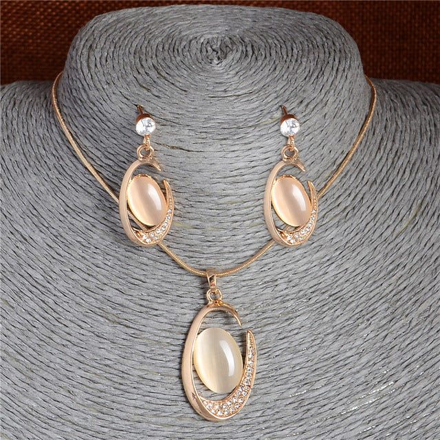 Beautiful Crystal Studded Pearl Pendant Necklace with Earrings Set