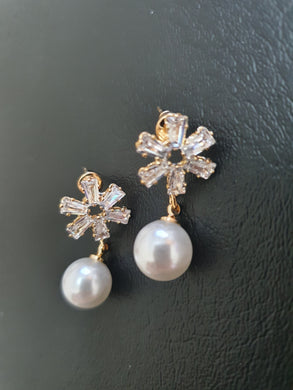 Stylish Metallic plating Pearl Drop Earrings