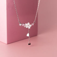 Load image into Gallery viewer, 925 Silver Necklace with Beautiful Pink and White Flowers in a Tassel design (N)