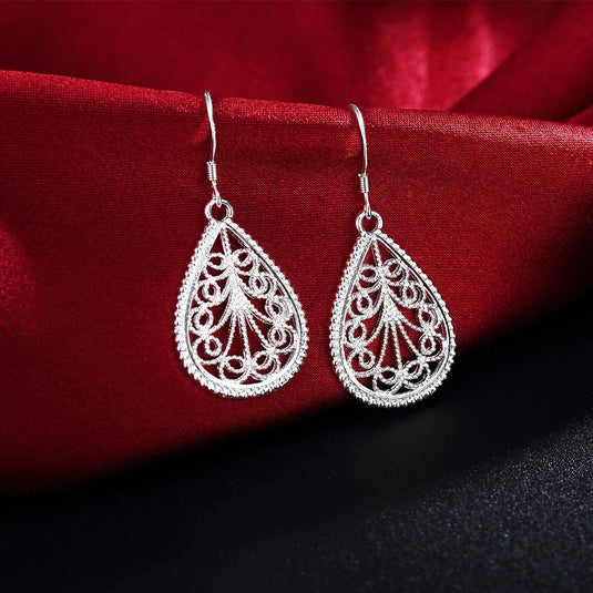 Water Drop 925 Silver Set with a Pretty Necklace and matching Earrings